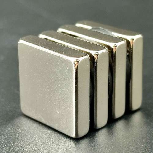 Магнит призма 20х20х5мм