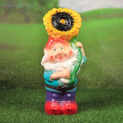 Фигура Садовая "Гном с  сердечком " металл